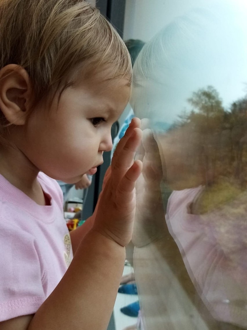 Chora na białaczkę, malutka Tamara z Gdańska szuka „genetycznego bliźniaka”. To możesz być Ty! 