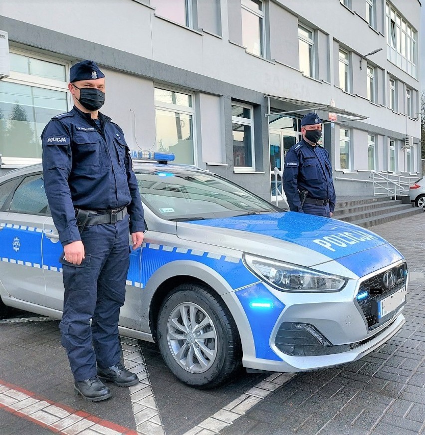 Policjanci i strażacy z Radomska oddali cześć śp. Michałowi Kędzierskiemu. Policjant został zastrzelony na służbie