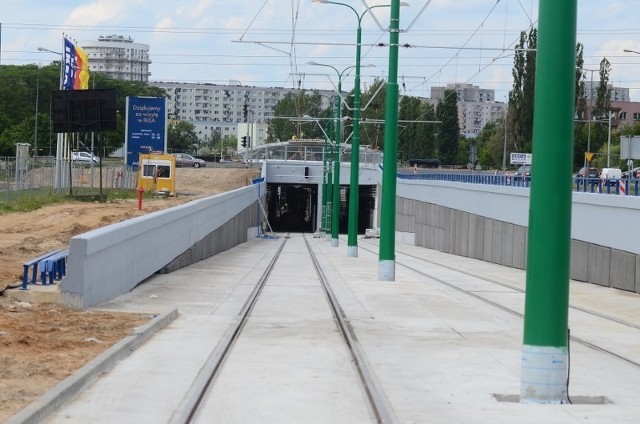 Inspektor budowlany sprawdza w Poznaniu trasę tramwajową na Franowo