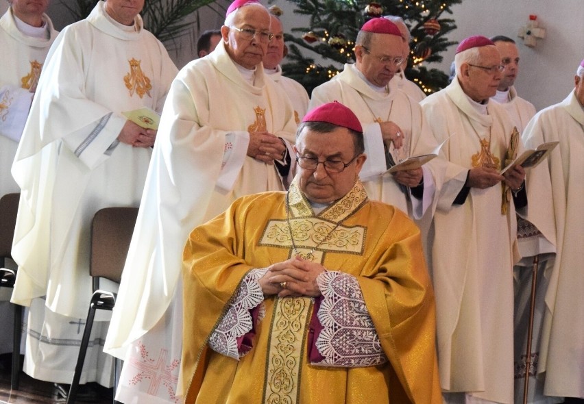 Biskup Stefan Regmunt ma niespełna 72 lata. Święcenia...