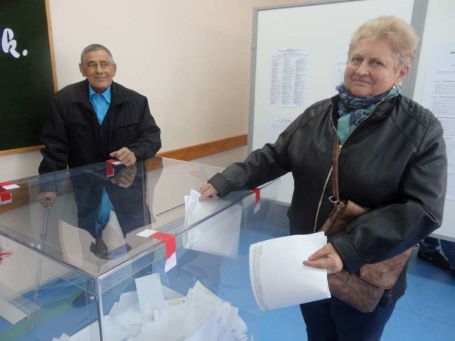 Wybory samorządowe w Wielichowie i Rakoniewicach trwa głosowanie FOTO