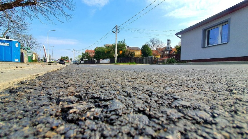 Ul. Starowiejska ma już pierwszą warstwę asfaltu