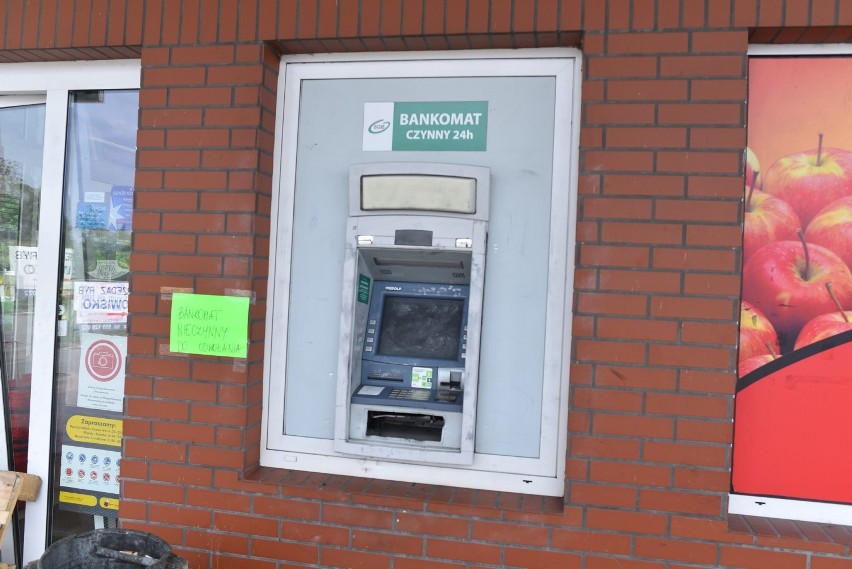 Ktoś próbował wysadzić bankomat we włoszakowickiej Biedronce