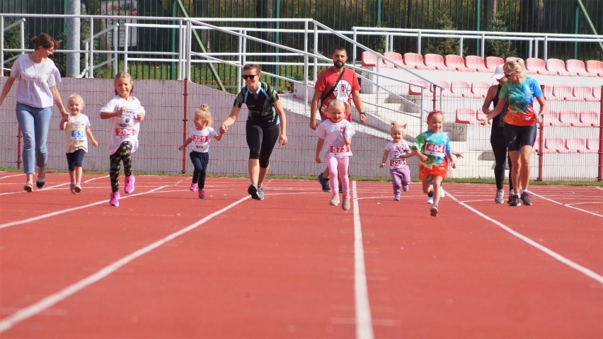 Biegi dzieci Orange Run 2020 odbyły się na Stadionie...