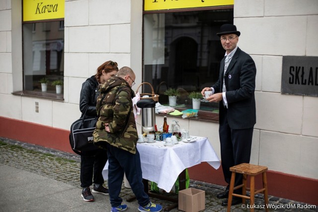 Jedno ze stanowisk przygotowanych w ramach kulinarnej gry miejskiej pod nazwą "Radomskie smaki".