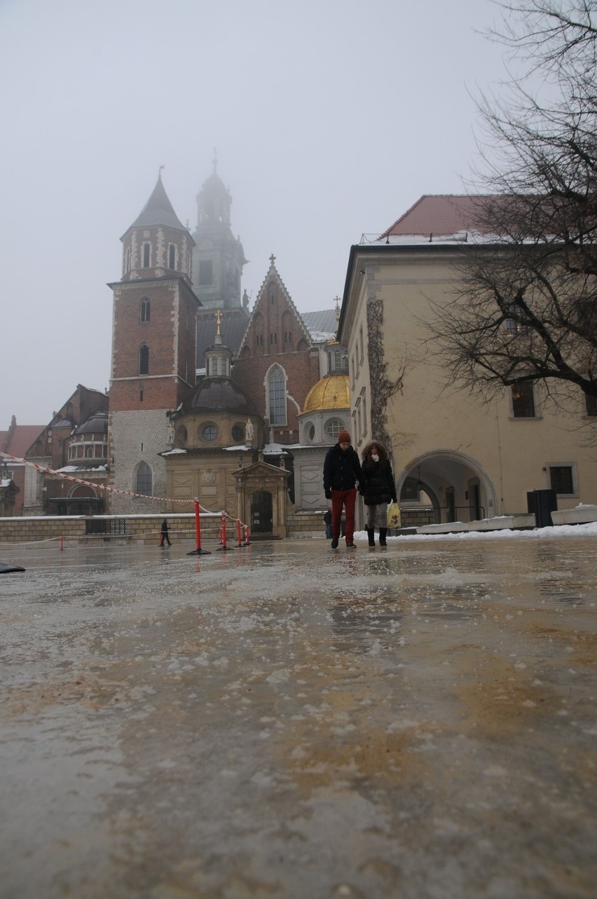 Na Wawelu powstało lodowisko [NOWE ZDJĘCIA]