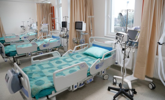 Szpital tymczasowy dla chorych zakażonych koronawirusem uruchomiono w skrzydle szpitala MSWiA w Rzeszowie końcem listopada 2020 r.
