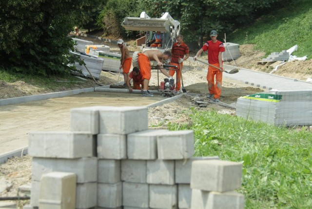 Będzie nowy chodnik na Łęgach. Budowa ma potrwać do końca sierpnia