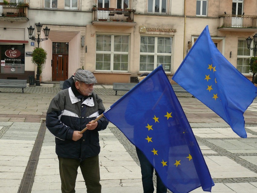 Kalisz: Protestowali przeciwko polskiemu wetu w Unii...