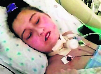 Komplikacje podczas zabiegu poczyniły straszliwe spustoszenie w organizmie piętnastolatki i przykuły ją do szpitalnego łóżka