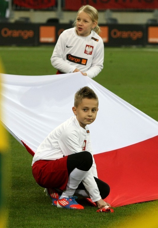 Dziecięca eskorta na mecz Polska - Urugwaj. Zobacz małych kibiców reprezentacji Polski! [ZDJĘCIA]