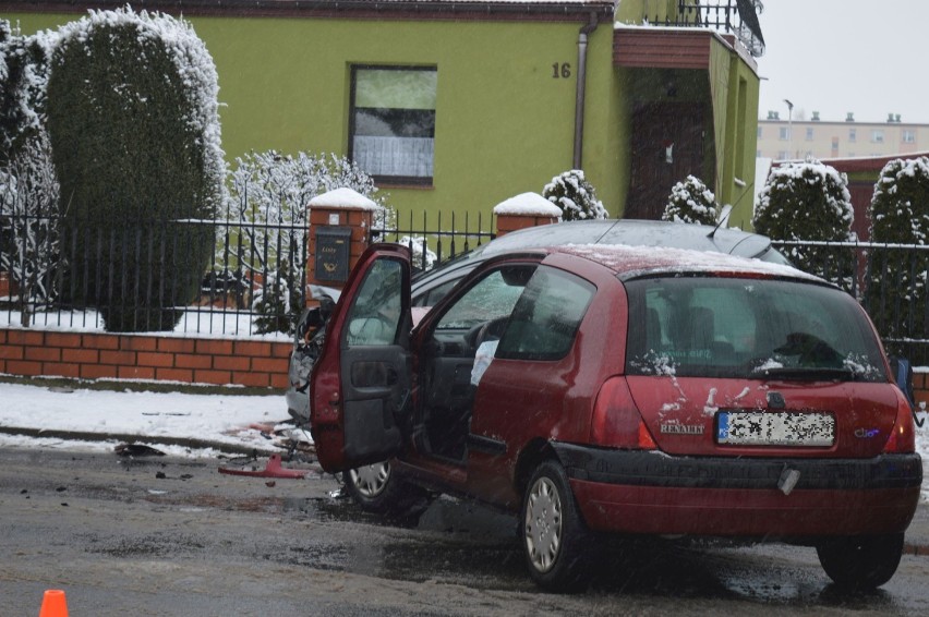 Wypadek na ul. POW w Wieluniu. 71-letni mężczyzna trafił do szpitala [ZDJĘCIA]