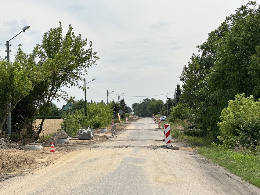 Trwa generalny remont drogi z Wargowa do Kowalewka. Jedna z największych inwestycji Powiatu Obornickiego w tym roku