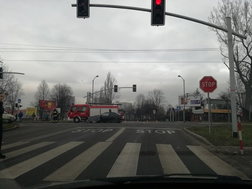 Groźny wypadek w Świętochłowicach. Jedna osoba trafiła do szpitala [ZDJĘCIA]