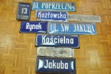 W Sławkowie zbierają stare tablice z nazwami ulic i stare szyldy  