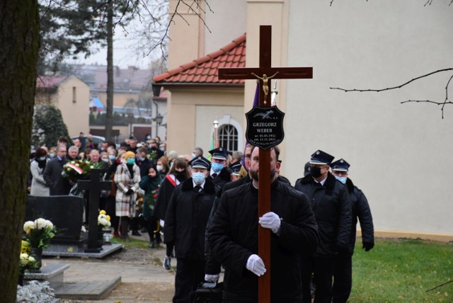 Grzegorz Weber zmarł w godzinach porannych 11 listopada 2021 roku. Miał 69 lat. Na cmentarzu żegnały go tłumy mieszkańców gminy Złotniki Kujawskie i powiatu inowrocławskiego. Zobaczcie zdjęcia >>>>>