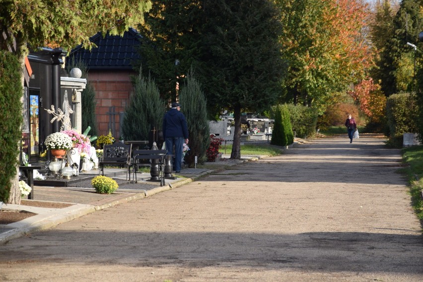 Wszystkich Świętych. Cmentarz komunalny w Pleszewie przed 1 listopada