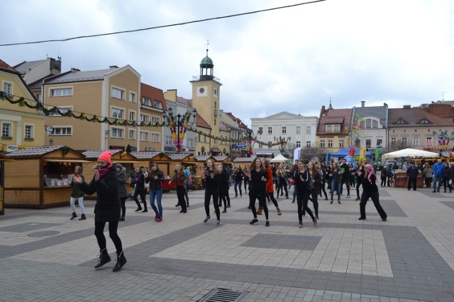 Uczniowie ZS nr 3 w Rybniku tańczyli na rynku