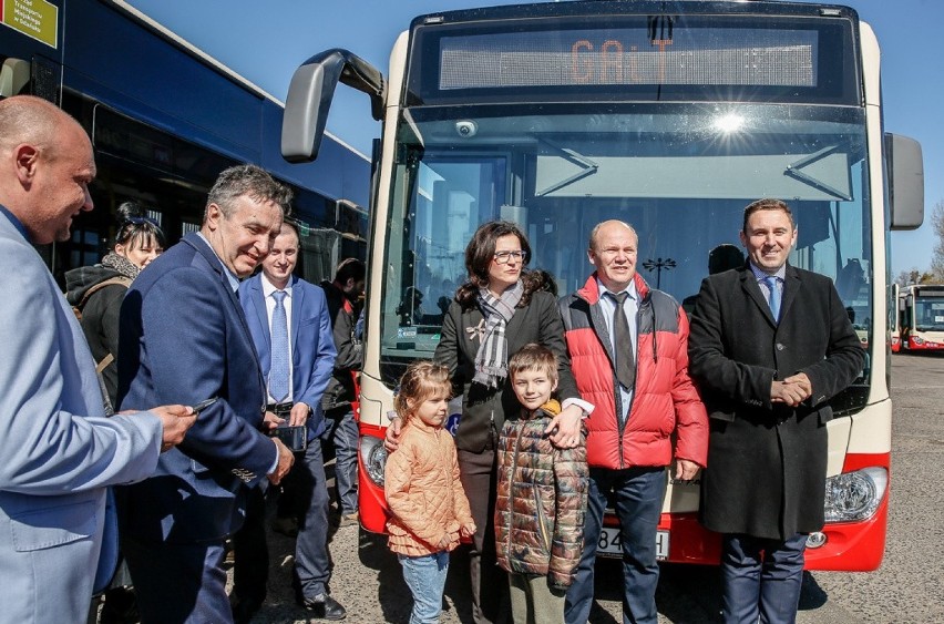 Partia 46 nowych autobusów od Mercedesa dotarła do Gdańska
