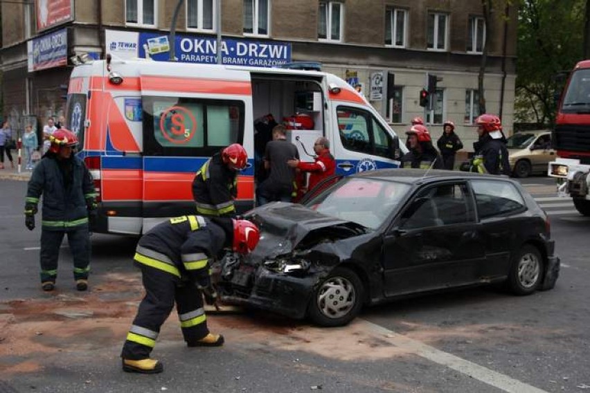 Wielki korek utworzył się w Białymstoku po zderzeniu aut na...