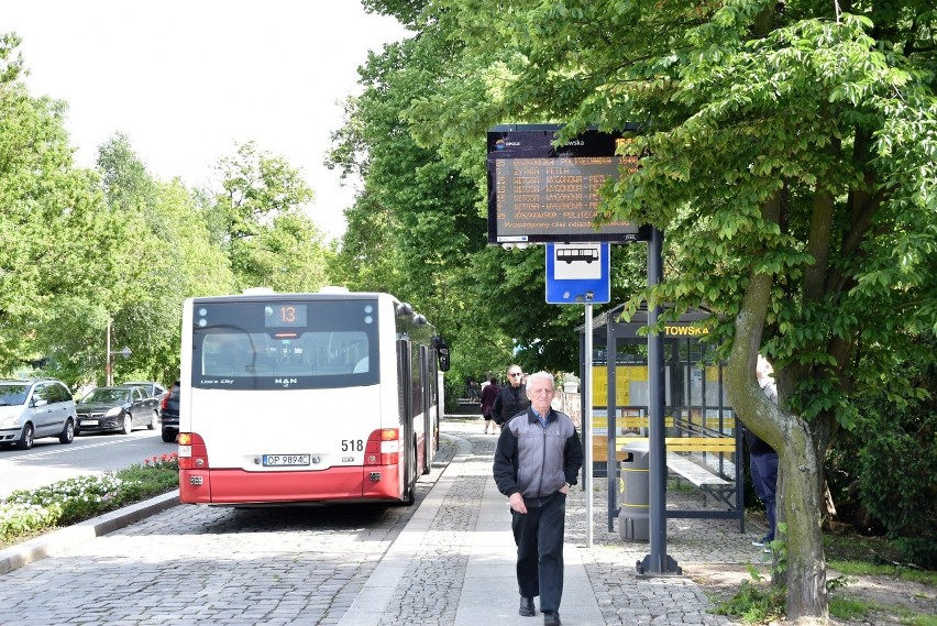 Tablice informacyjne na przystankach w Opolu mają wyświetlać...