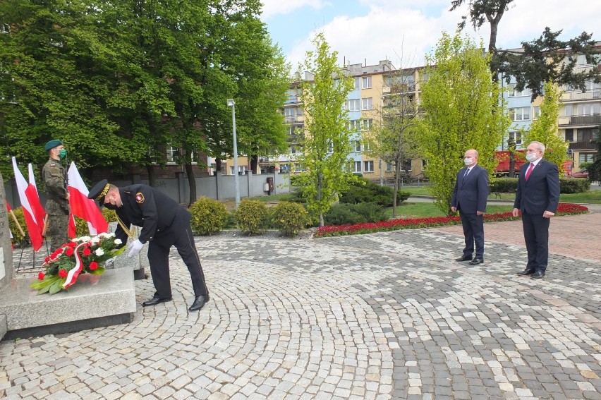 8 maja - przedstawiciele samorządów z pow. brodnickiego złożyli hołd bohaterom - obrońcom Ojczyzny [zdjęcia]