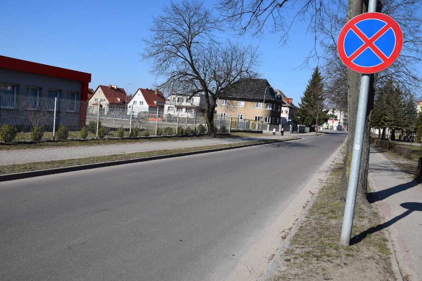 Nie parkuj już auta przy ulicy Klasztornej w Szczecinku. Mandat może zaboleć [zdjęcia]