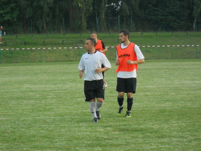 Paweł Komorowski( na biało) w sobotę zadebiutował w zespole Kujawianki.
