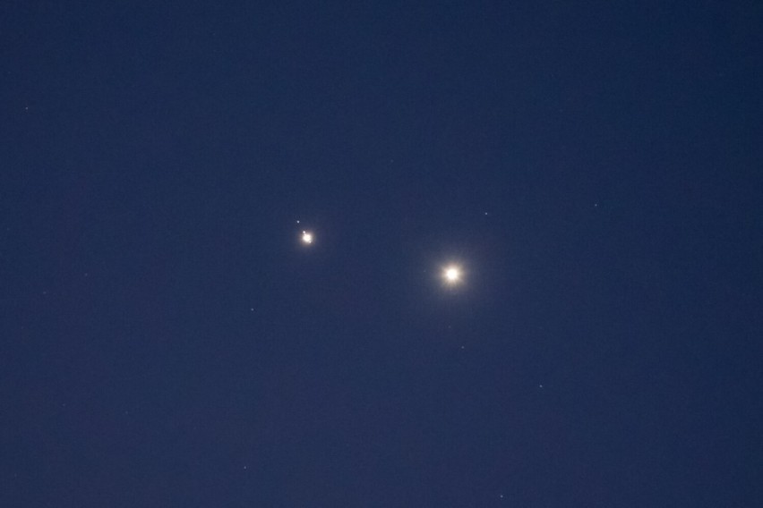 Koniunkcja Jowisza i Wenus widziana nad Wągrowcem. Zobacz te niesamowite zdjęcia 