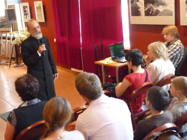 Podczas spotkania wykład na temat rozprzestrzeniania się "kultury picia" wygłosił ks. Józef Mazur