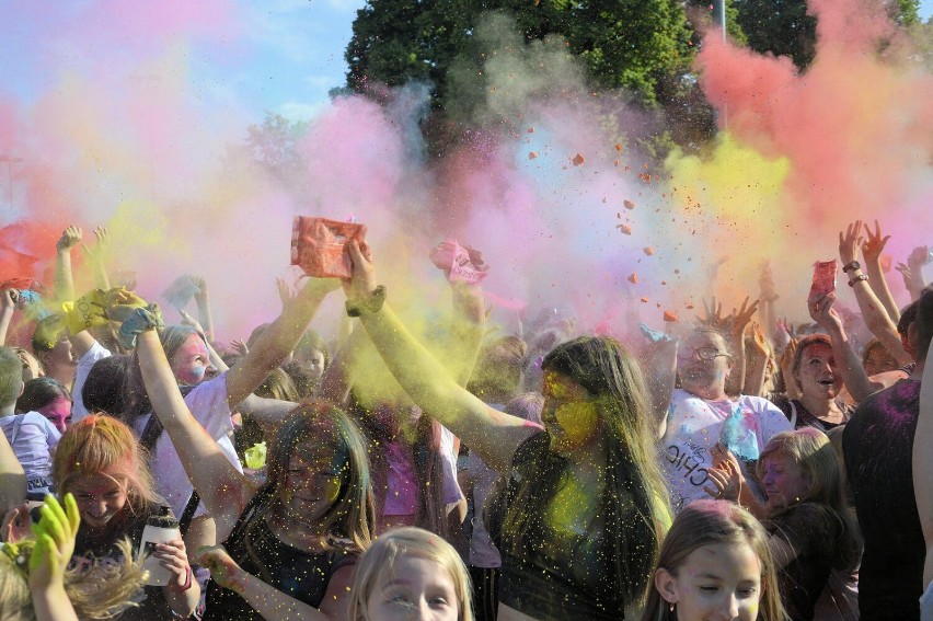 Festiwal Kolorów w Głogowie przyciągnął wiele osób....