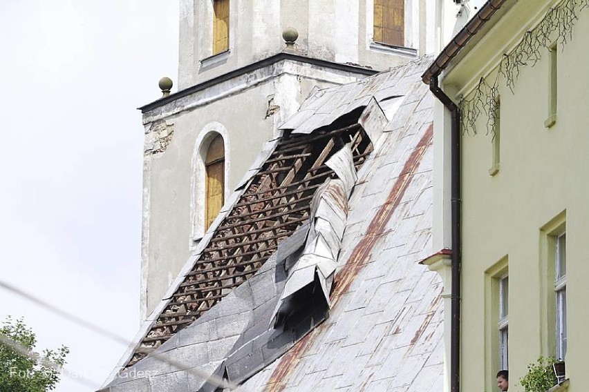 Wichura pozrywała dachy i połamała drzewa w Międzylesiu