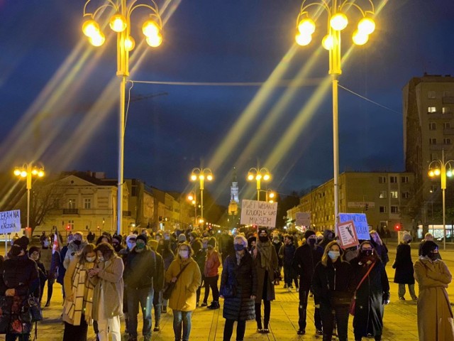 Strajk Kobiet w Częstochowie. "Spacer" ulicami miasta wystartował z placu Biegańskiego