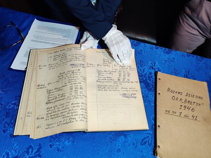 Bezcenny zbiór dokumentów trafił do Muzeum Marynarki Wojennej w Gdyni. Wśród nich m.in. dziennik rozkazów z ORP Błyskawica