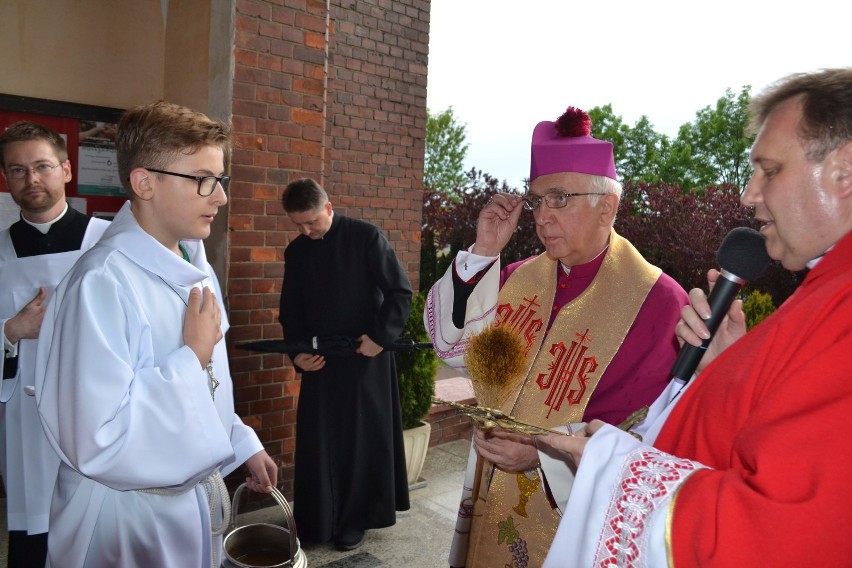 Abp Wacław Wacław Depo, udzielił sakramentu bierzmowania młodzieży w Myszkowie ZDJĘCIA
