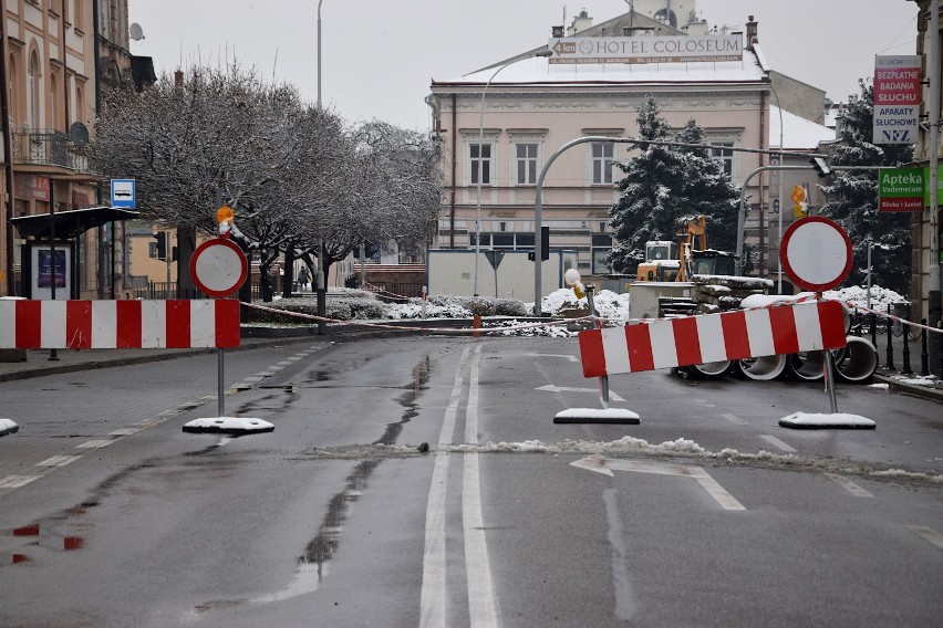 Zobacz jak zmienia się plac Mickiewicza w Jarosławiu. Tak wyglądał w niedzielę po południu [ZDJĘCIA]