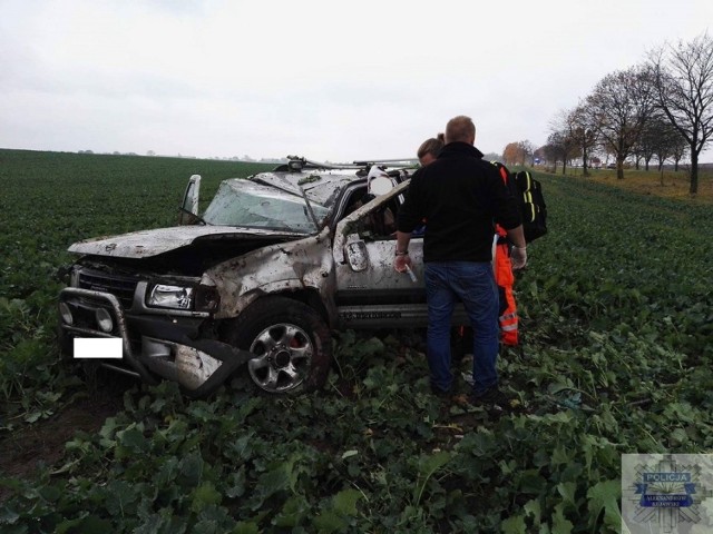 Wczoraj na terenie powiatu nakielskiego dachowało auto. Świadkiem wypadku był policjant po służbie