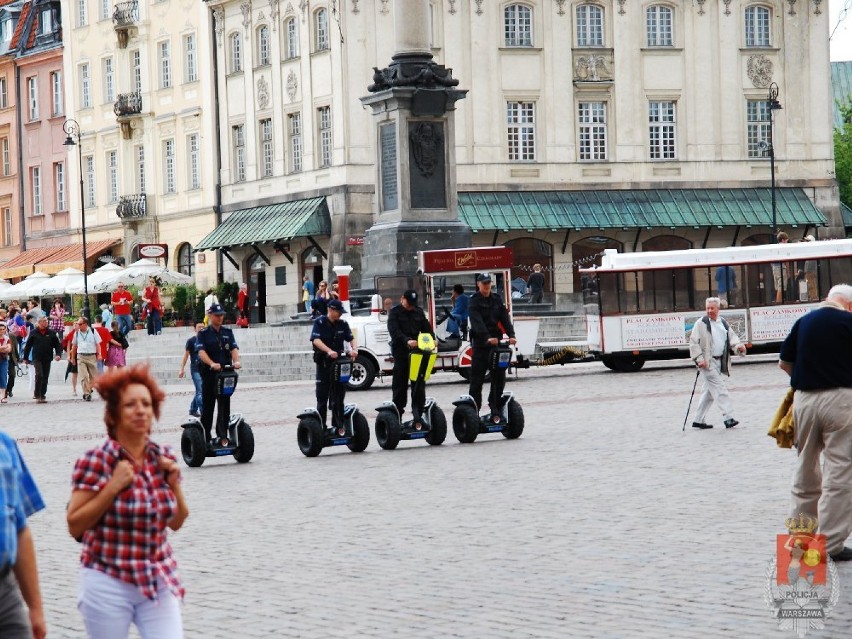 Warszawscy policjanci na Segwayach