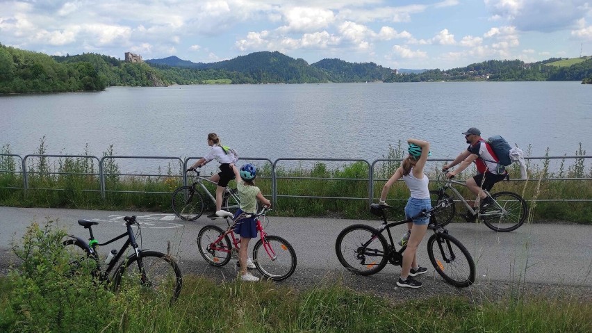 Ścieżka rowerowa VeloDunajec nad Jeziorem Czorsztyńskim
