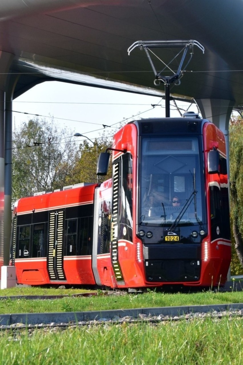 Tramwaje Śląskie: nowe wagony z Pesy już jeżdżą po torach. Niebawem konkurs na imię dla nowych wozów