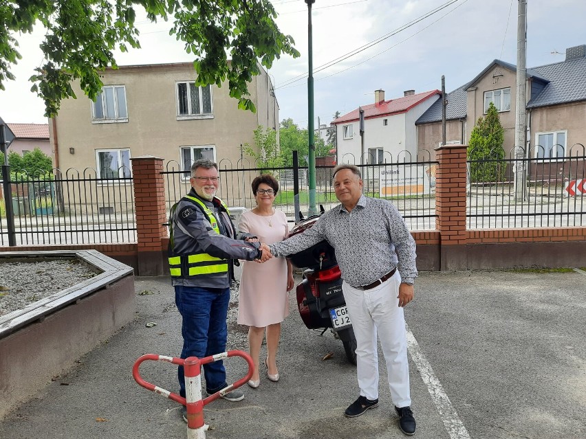 Starosta grudziądzki podróżuje po województwie motocyklem....