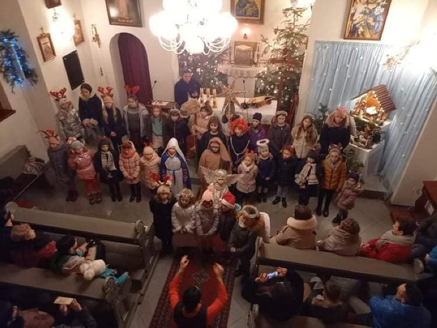 Gmina Nowa Ruda: Mali Bożkowiacy kolędowali w kościele w...