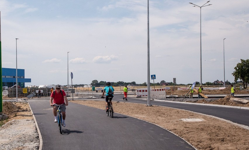 Budowa parku handlowego na granicy Stargardu i Lipnika. Nowe rondo i przesunięta ścieżka rowerowa 