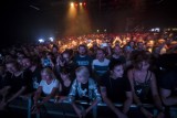 Islandzki GusGus porwał tłumy fanów do tańca. Energiczny koncert w Progresji! [ZDJĘCIA]