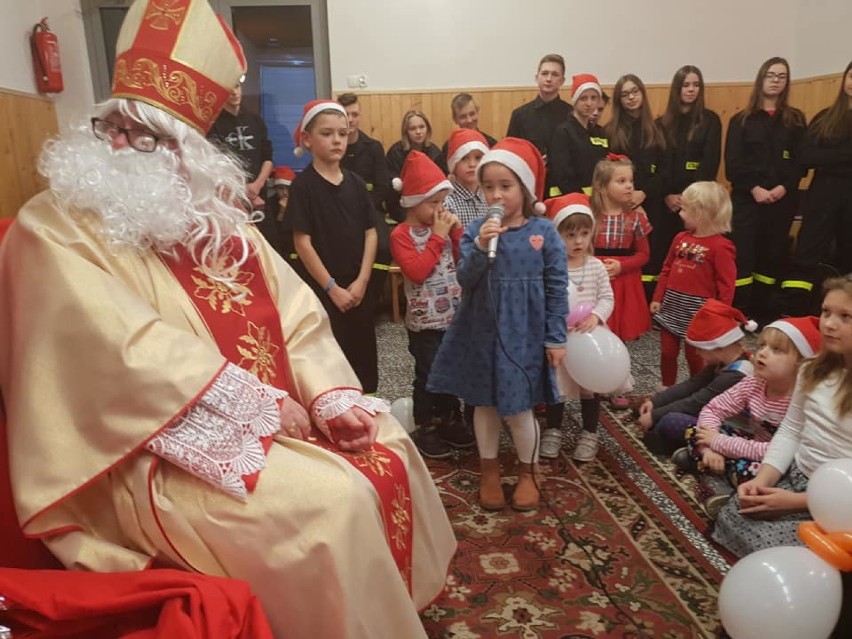 Nowy Sącz. Święty Mikołaj u dzieci z Osiedla Biegonice[ZDJĘCIA]