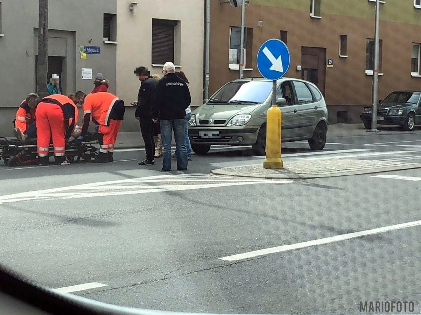 Ranną kobietę pogotowie zabrało do szpitala.