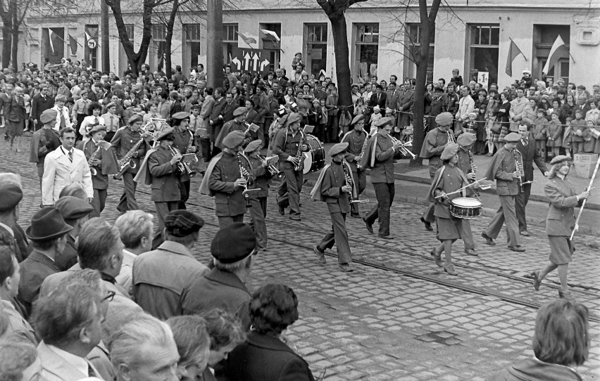 Tak wyglądały obchody 1 Maja, Święta Pracy, w Grudziądzu 50 lat temu. Zobacz archiwalne zdjęcia 