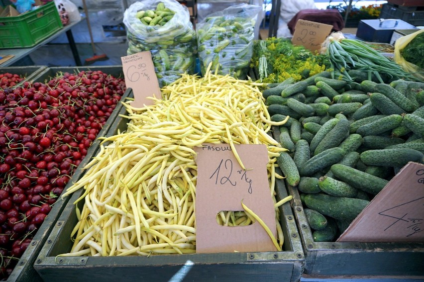 Ceny warzyw i owoców szybują. Pietruszka kosztuje tyle co szparagi. Co jeszcze podrożało na lubelskim targowisku? 