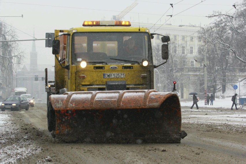 We Wrocławiu znów sypnęło śniegiem (ZDJĘCIA)