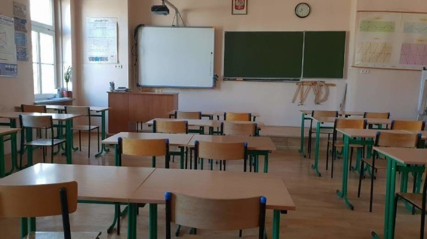 Wszystkie szkoły średnie w Legnicy przejdą na nauczanie zdalne? Tego chcą prezydent Tadeusz Krzakowski i dyrektorzy szkół AKTUALIZACJA